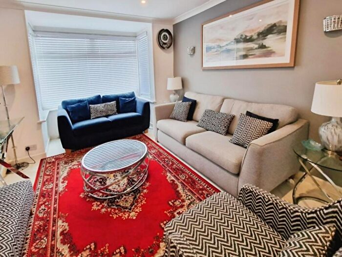 5 Bedroom Semi-Detached House To Rent In Blackfen Road, Sidcup, DA15