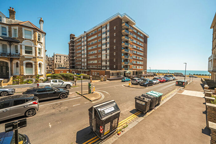 2 Bedroom Flat For Sale In Queens Gardens, Hove, BN3