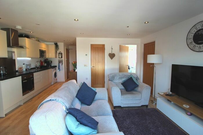 2 Bedroom Flat To Rent In Normandy House, Wolsey Road, Hemel Hempstead, Hertfordshire HP2