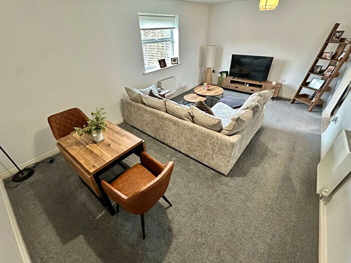 2 Bedroom Flat For Sale In Goodrich Mews, Dudley, DY3