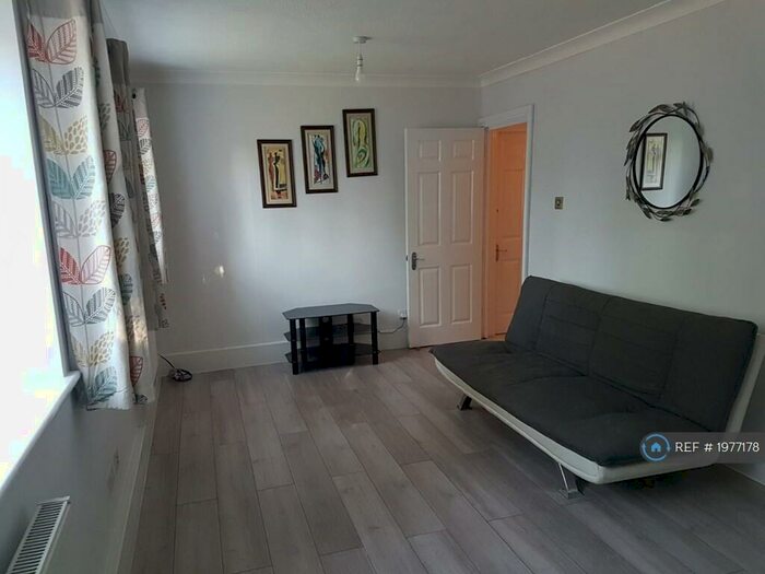 1 Bedroom Flat To Rent In Fleetwood Close, Croydon, CR0