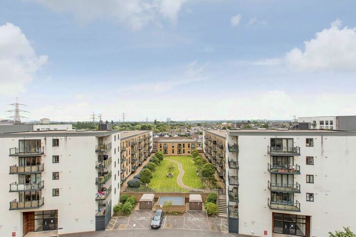 2 Bedroom Flat To Rent In Reed House, Durnsford Road, Wimbledon, SW19