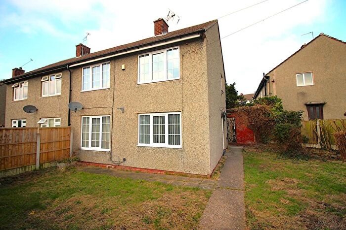 3 Bedroom Semi-Detached House To Rent In Pagenall Drive, Swallownest, Sheffield, S26