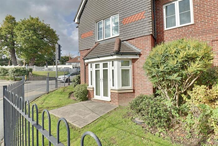 2 Bedroom Flat For Sale In Craigbank Court, Fareham, PO14