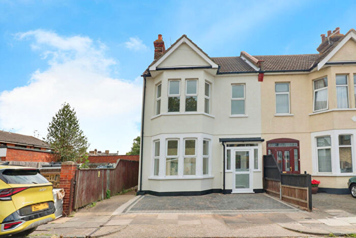 3 Bedroom End Of Terrace House To Rent In Penhurst Avenue, Southend-on-sea, SS2