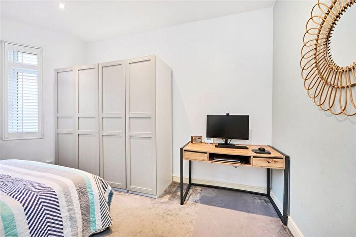 2 Bedroom Flat For Sale In Fallsbrook Road, Furzedown, SW16