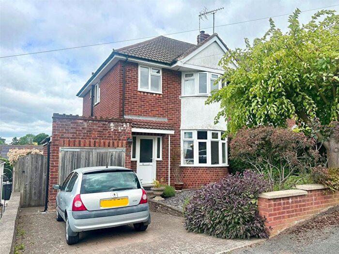 3 Bedroom Semi-Detached House For Sale In Courtnay Rise, Hereford, HR1