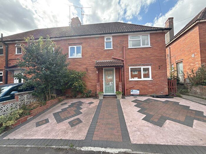 3 Bedroom Semi-Detached House For Sale In Seaton Road, Yeovil, Somerset, BA20