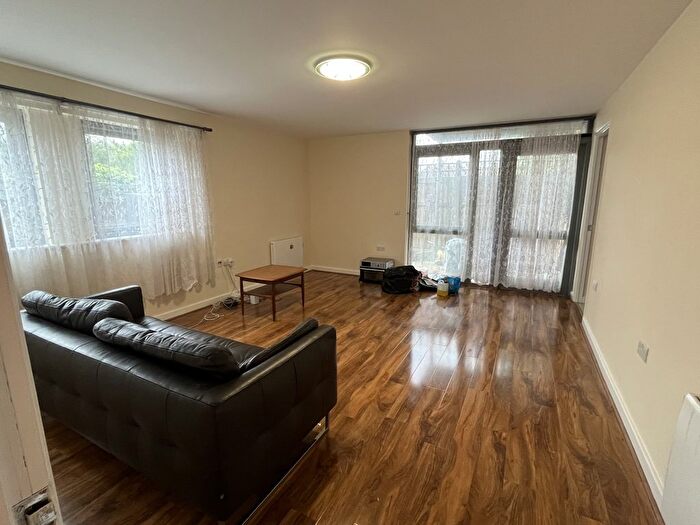 2 Bedroom Flat To Rent In New Road, Bedfont, Feltham, TW14