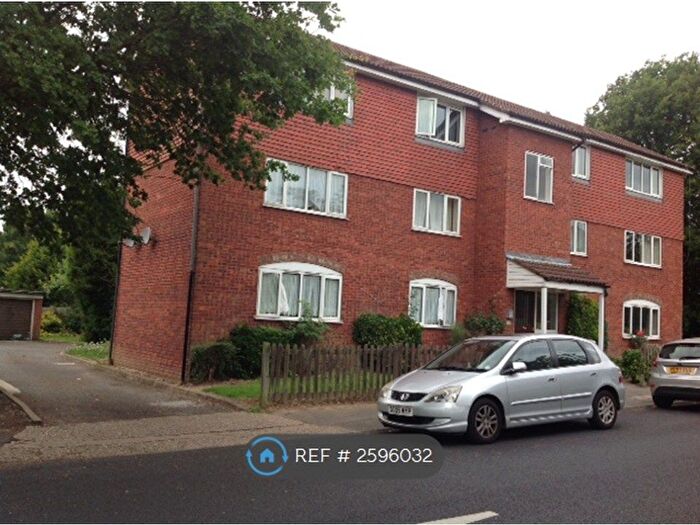 1 Bedroom Flat To Rent In Hewens Road, Uxbridge, UB10