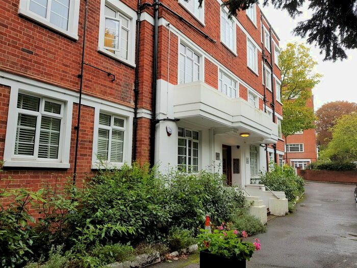3 Bedroom Flat To Rent In Wimbledon Hill Road, London, SW19