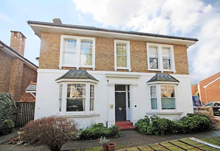 2 Bedroom Flat To Rent In Popes Grove, Twickenham, TW2