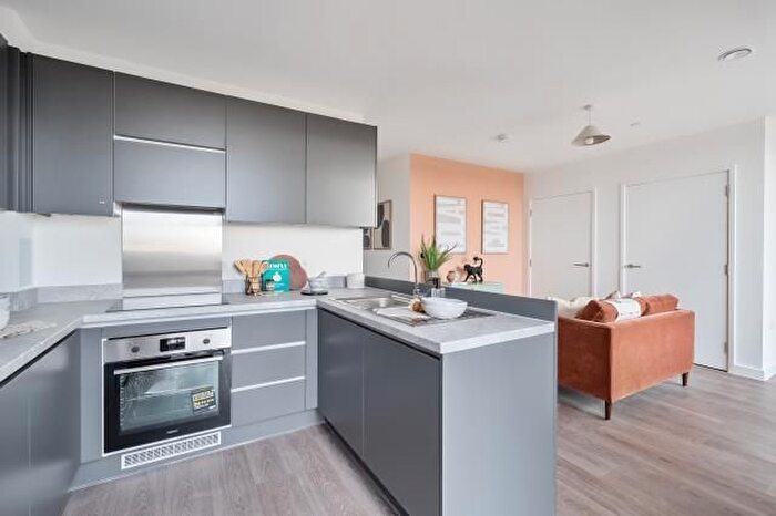 1 Bedroom Flat To Rent In New Road Triangle, Feltham, TW13