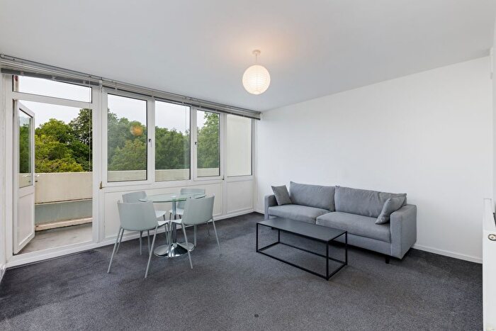 2 Bedroom Flat To Rent In Royal Street, London, SE1