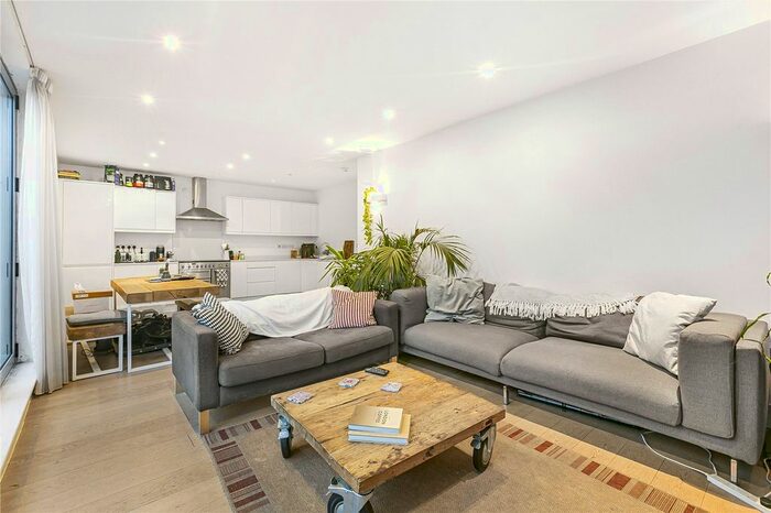 2 Bedroom Flat To Rent In County Street, London, SE1