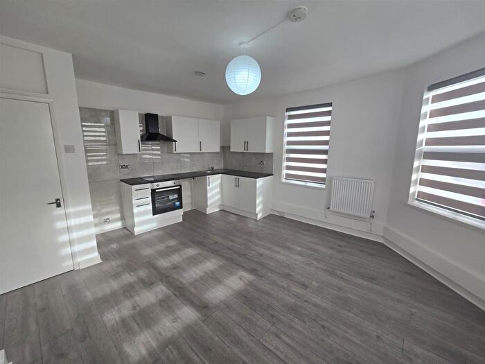 4 Bedroom Flat To Rent In Norbury Road, Thornton Heath, CR7