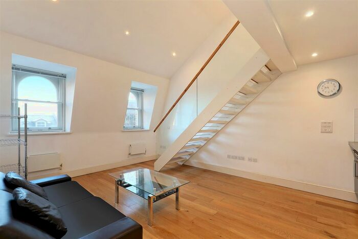 3 Bedroom Flat To Rent In Crescent Stables, Putney, London, SW15