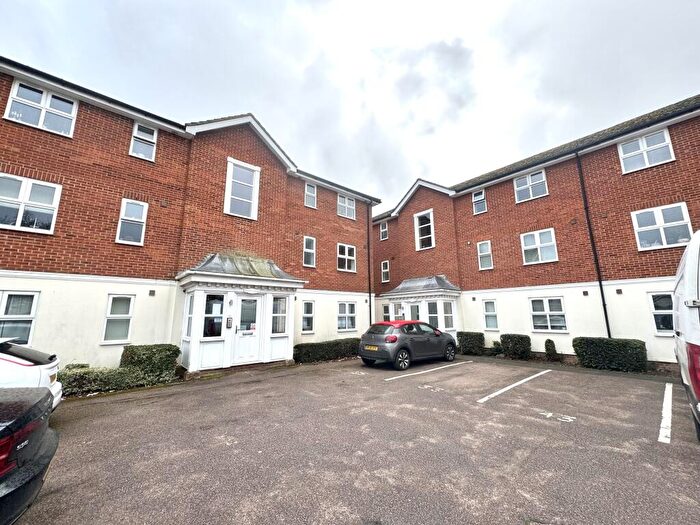 1 Bedroom Flat To Rent In Whinchat, Aylesbury, HP19