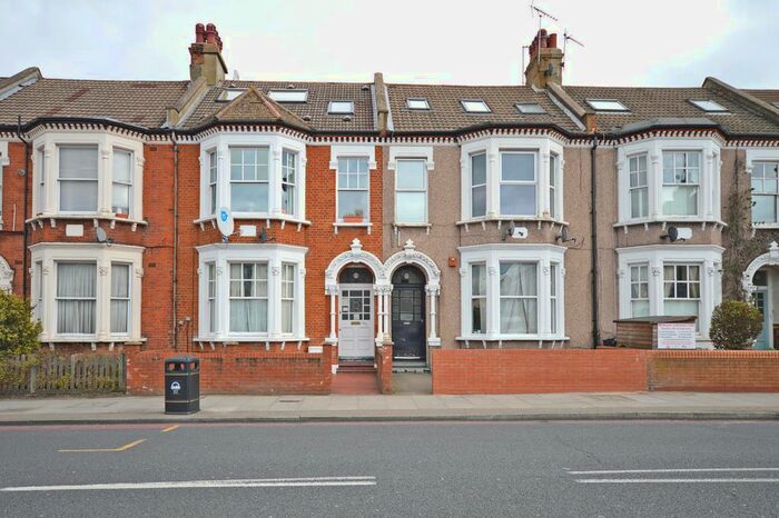 2 Bedroom Flat For Sale In Tooting Bec Road, Tooting Bec, SW17
