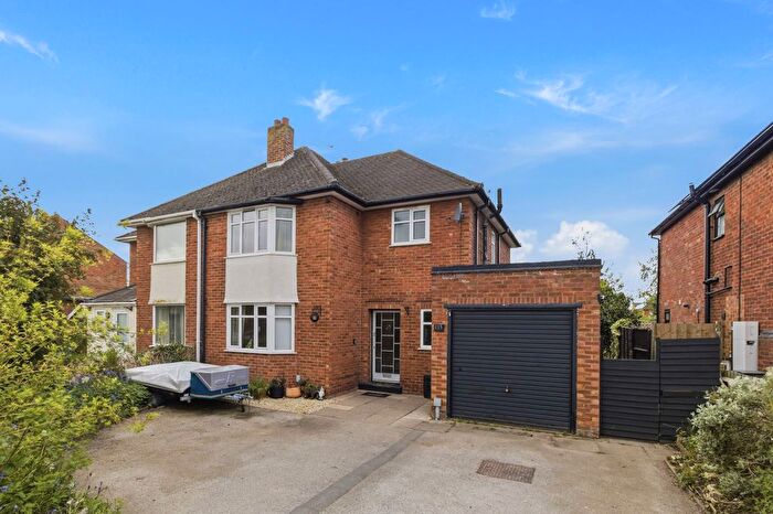 3 Bedroom Semi Detached House For Sale In Comer Road, St Johns, WR2