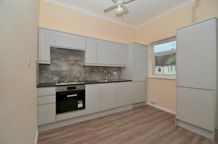 1 Bedroom Flat To Rent In Cecil Avenue, Barking, IG11