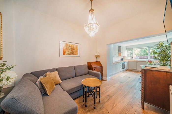 2 Bedroom Flat To Rent In Ribblesdale Road, Furzedown, SW16