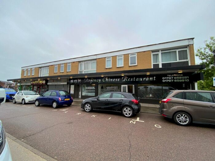 3 Bedroom Flat To Rent In Mutton Lane, Potters Bar, EN6