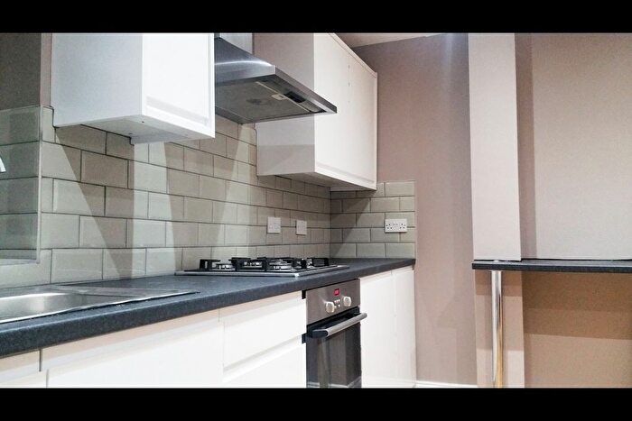2 Bedroom Flat To Rent In Goodrich Road, London, SE22