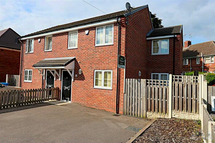 3 Bedroom Semi-Detached House To Rent In Baden Powell Road, Chesterfield, Derbyshire, S40