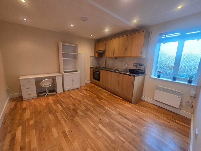 1 Bedroom Flat To Rent In Vivian Avenue, London, NW4