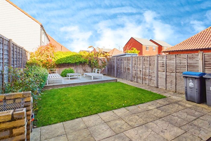 3 Bedroom Semi-detached House For Sale In Dorman Avenue North, Aylesham, Canterbury, CT3