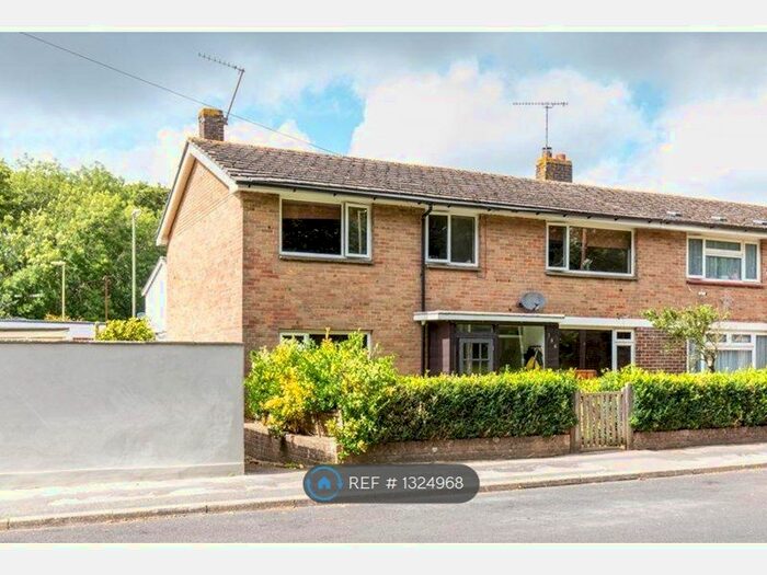 5 Bedroom Semi-Detached House To Rent In Wakefords Way, Havant PO9