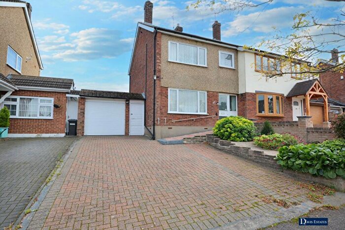 3 Bedroom Semi-Detached House For Sale In The Gardens, Doddinghurst, Brentwood, CM15