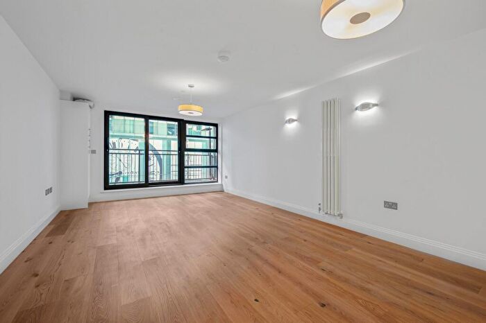 2 Bedroom Flat To Rent In Meridian Point, Creek Road, SE8