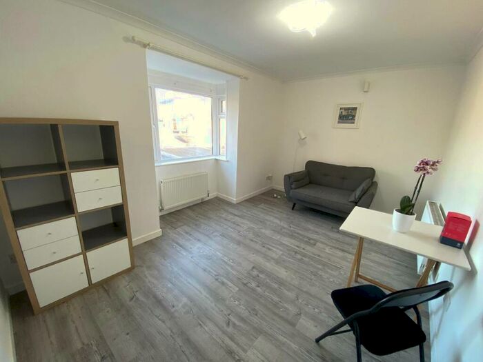 1 Bedroom Apartment To Rent In Kings Road, Cardiff, CF11