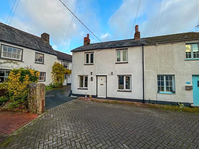 2 Bedroom End Of Terrace House To Rent In Corner Gardens, Stratton, EX23