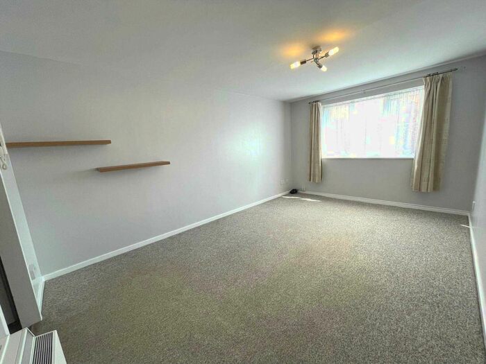 1 Bedroom Flat To Rent In Frobisher Road, Erith, DA8