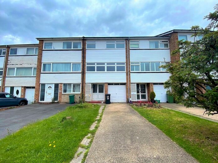 4 Bedroom Town House To Rent In Turnberry Way, Crofton, BR6