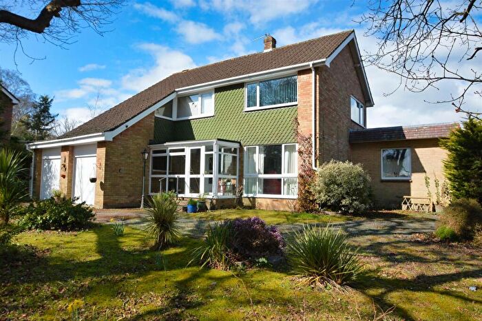 4 Bedroom Detached House For Sale In Wootton Village Outskirts, PO33