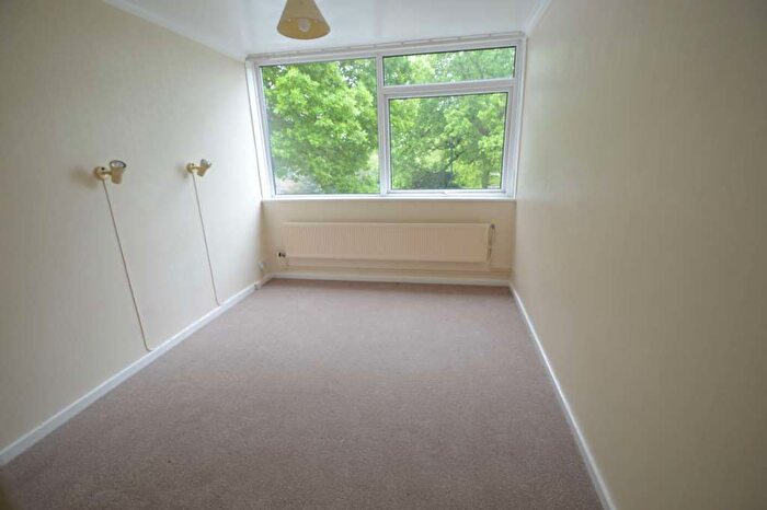 2 Bedroom Flat To Rent In Bedfont Road, Feltham, TW13
