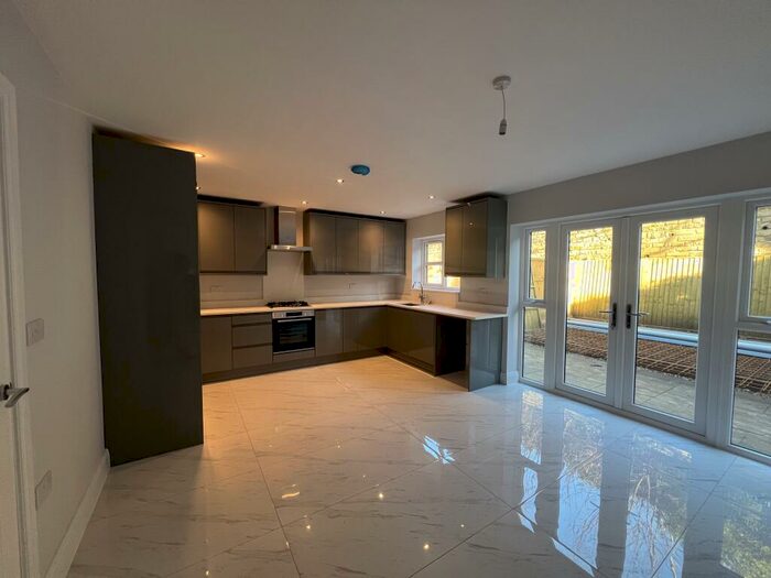 4 Bedroom Terraced House To Rent In Cresent Drive, Aldershot, GU12