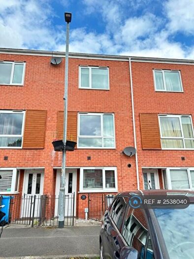 4 Bedroom Terraced House To Rent In Flixton Road, Manchester, M13