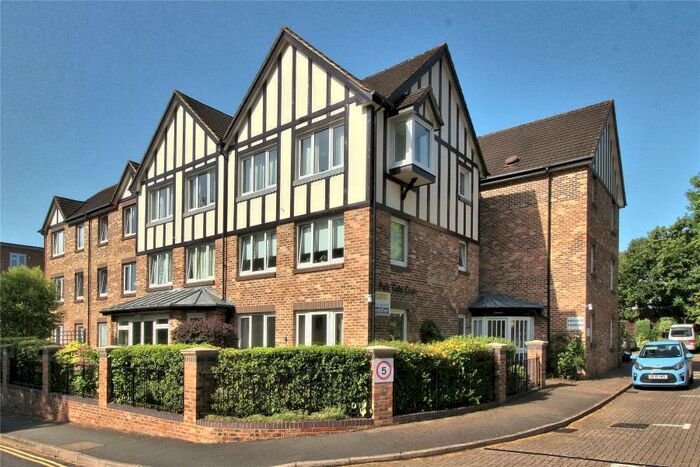 2 Bedroom Apartment To Rent In Woking, GU22