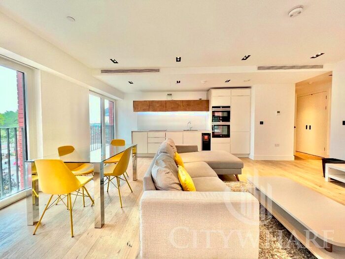 2 Bedroom Flat To Rent In Exchange Gardens, London, SW8