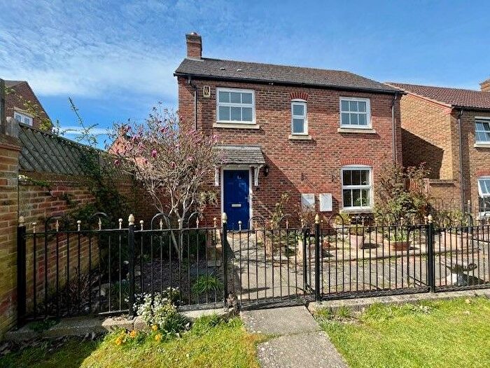 3 Bedroom Detached House To Rent In Kingsash Road, Fairford Leys, Aylesbury, HP19
