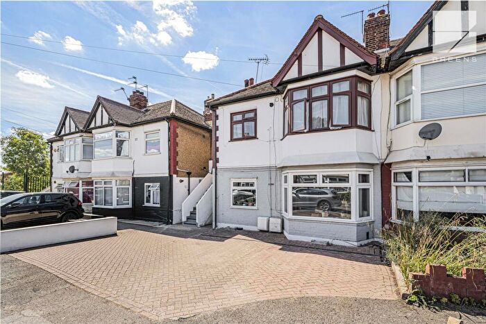 2 Bedroom Maisonette For Sale In Hall Gardens, London, E4