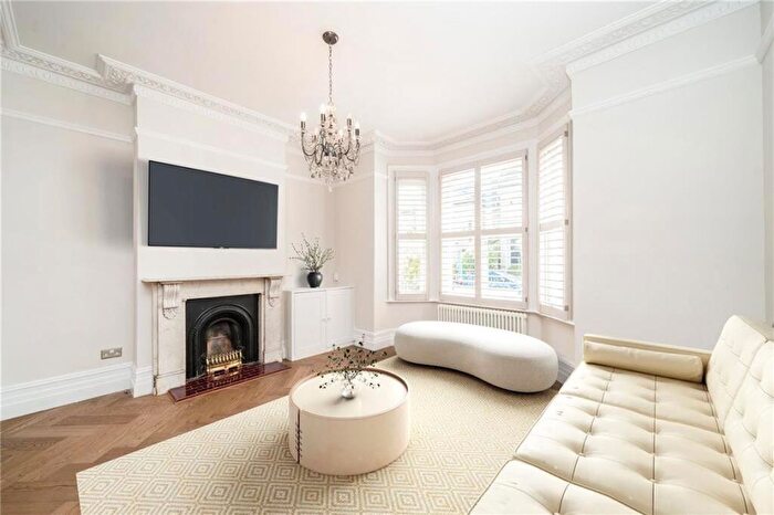 5 Bedroom Terraced House To Rent In Belleville Road, Between The Commons, SW11