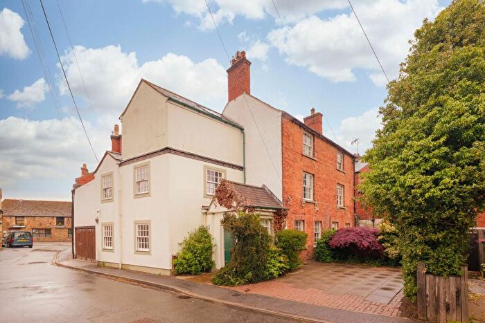 4 Bedroom Town House To Rent In Burley Road, Oakham, LE15
