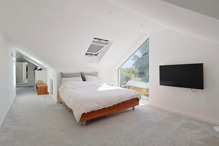 5 Bedroom Detached House For Sale In High Park Road, Broadstone, BH18 - Photo 9
