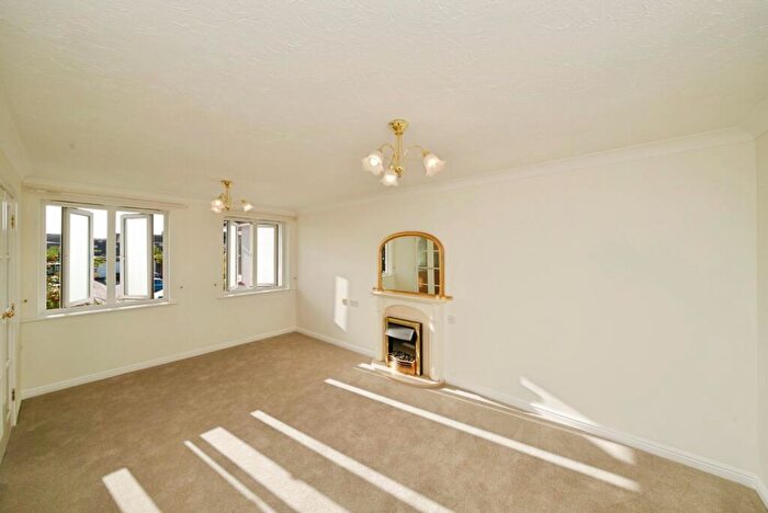 1 Bedroom Apartment For Sale In Beacon Court, Heswall, CH60